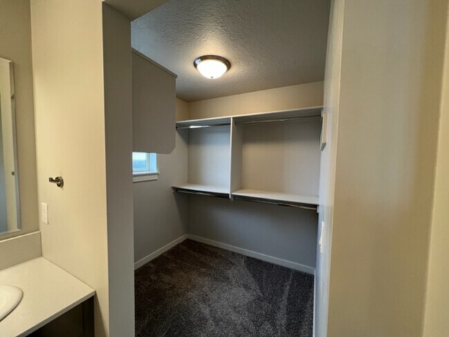 Building Photo - Moxie Ridge SE Boise heaven #2
