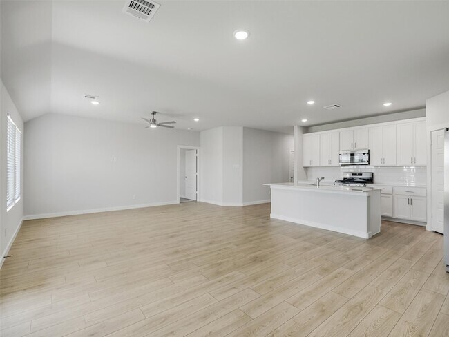 Building Photo - 1136 Del Rio Dr