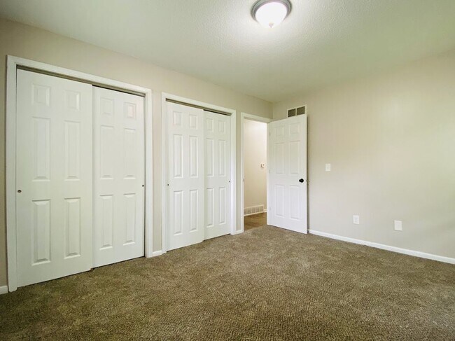 Building Photo - NEWLY REMODELED RANCH!! - 3 Bedroom, 1 Bath Home in Ankeny