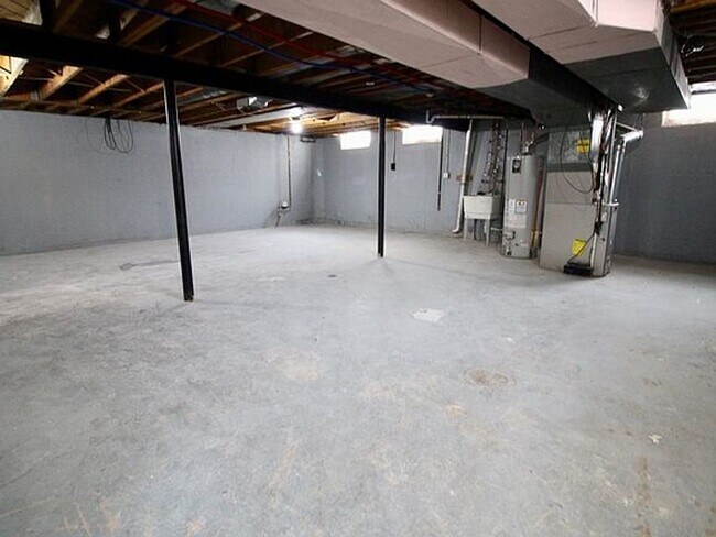 Building Photo - 30014 Lonnie Dr