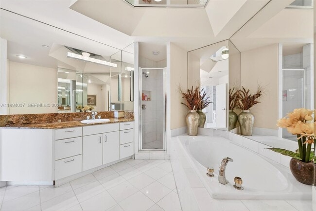 Building Photo - 2800 Island Blvd