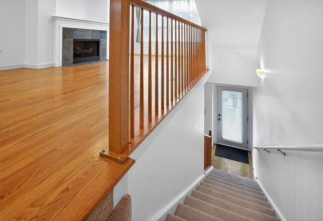 Building Photo - Charming 2BR Townhome in Chicago