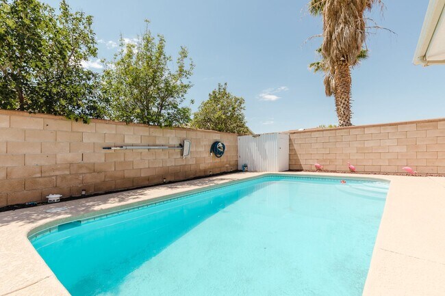 Building Photo - MOVE IN SPECIAL: $500 off the First Month ...