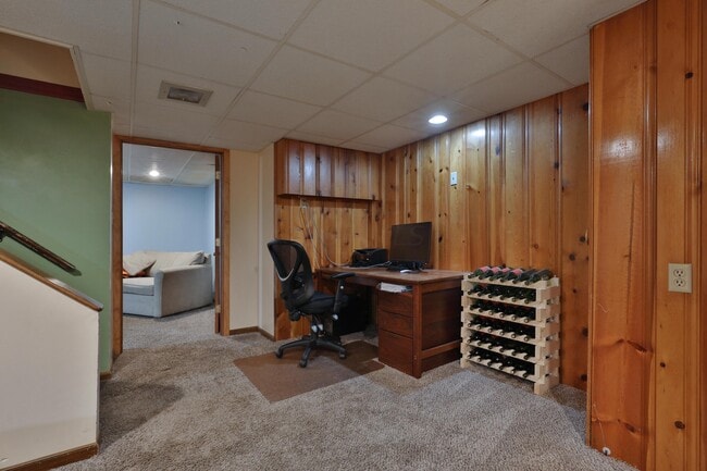 Building Photo - 714 Island Ct