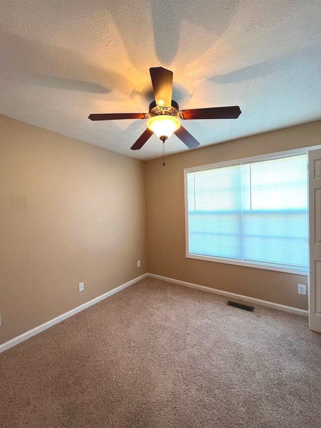 Building Photo - Available Now!  Beautiful ranch style home at Exit 1, pets allowed!
