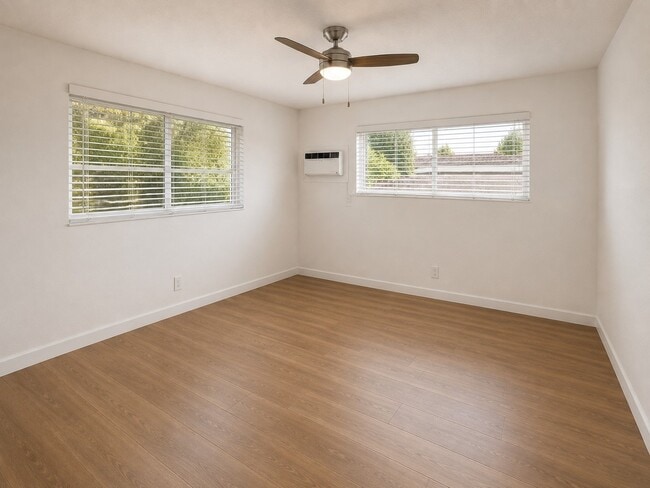 Building Photo - 445 E Magnolia Blvd