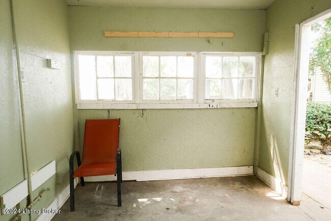 Building Photo - 208 Pope St