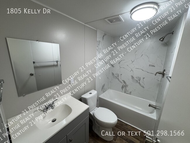 Building Photo - 1805 Kelly Dr