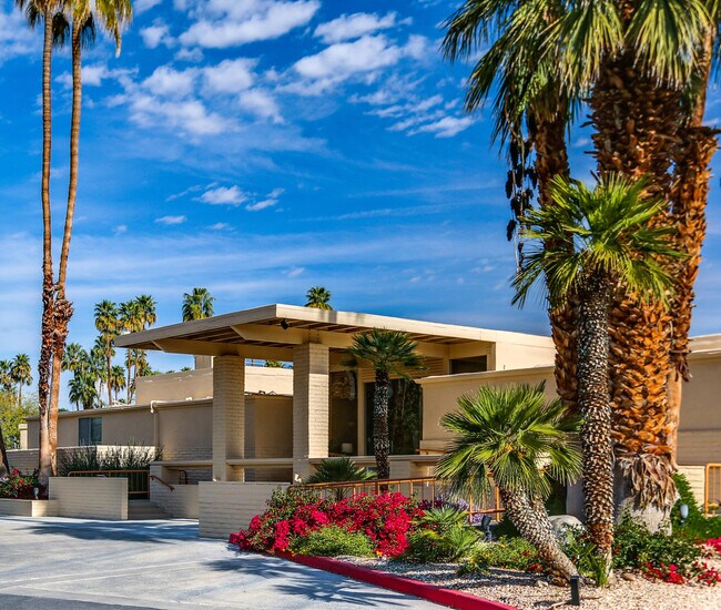 Building Photo - 215 Desert Lakes Dr