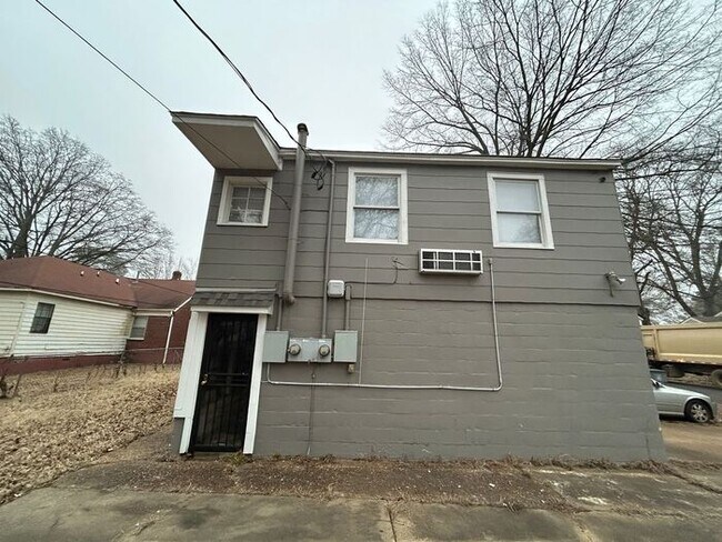 Primary Photo - 1055 Brower St