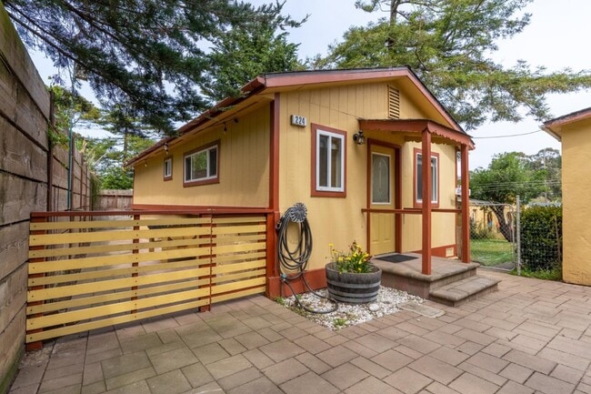 Building Photo - 224 Winona Ave