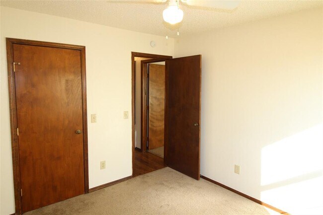 Building Photo - 316 Falcon Ct