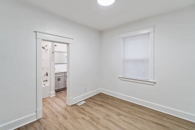 Building Photo - Beautifully Remodeled 3 Bed 1 Bath Single ...