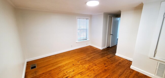 Building Photo - One Bedroom Studio-Style Home Available fo...