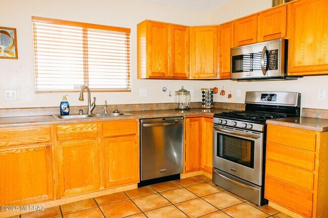 Building Photo - 1651 N Pima Ct