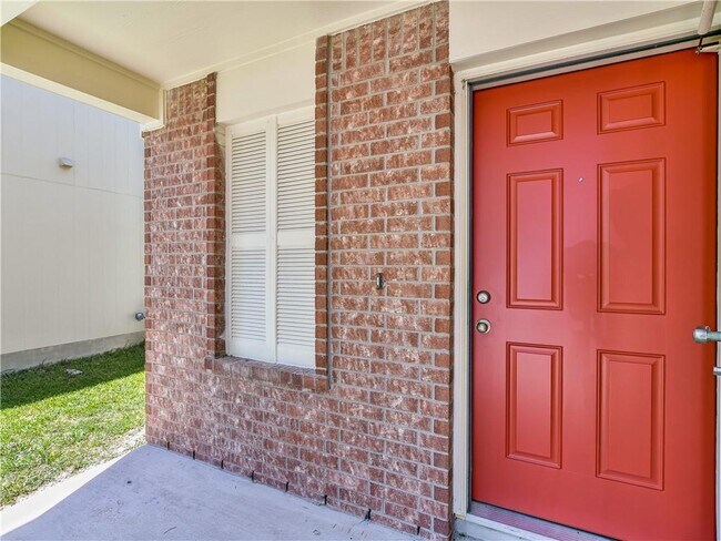 Building Photo - 1172 Shadow Creek Blvd