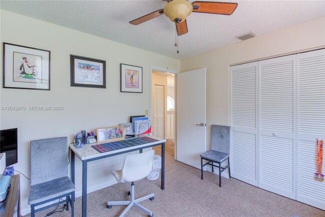 Building Photo - 11415 Lakeview Dr