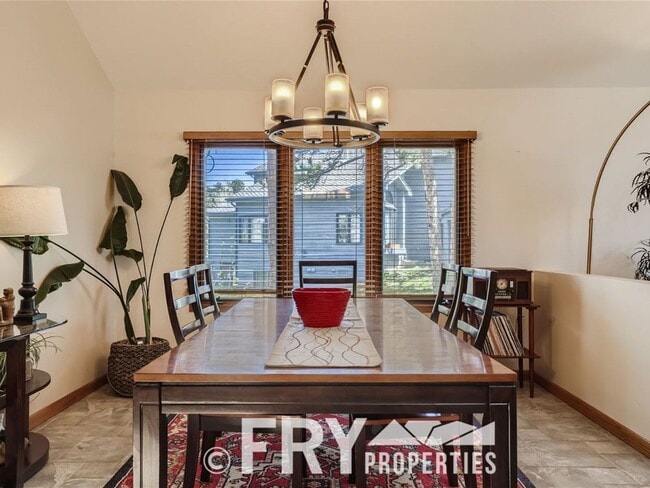 Building Photo - Luxury Rental in Beautiful Colorado Foothills