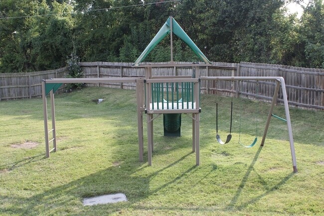 Building Photo - 1129 W Main St