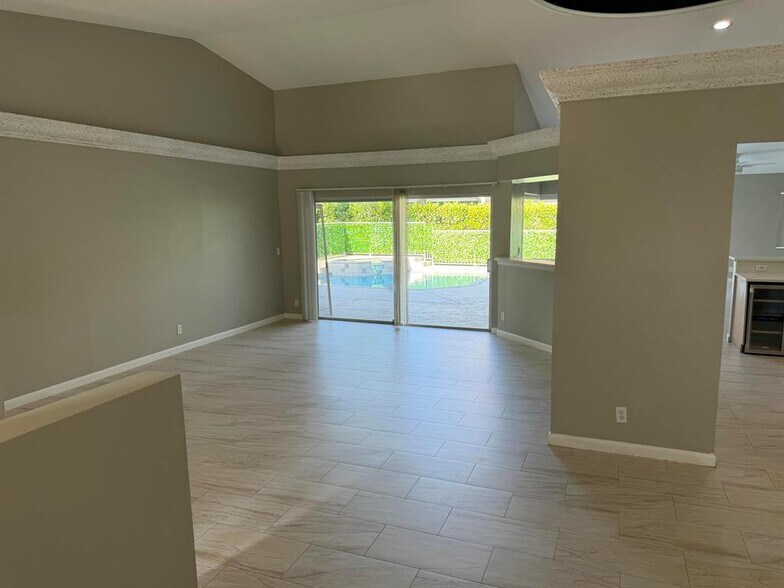 Building Photo - 4863 Chardonnay Dr