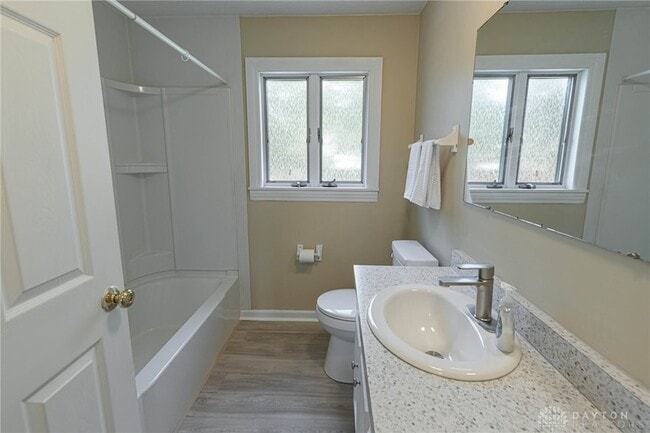 Building Photo - 521 Oakview Dr