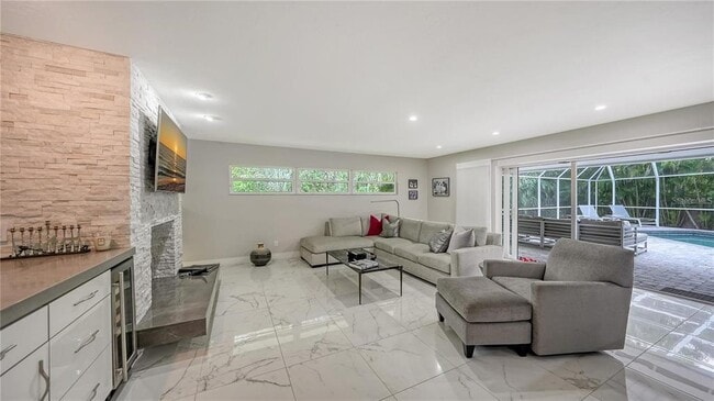 Building Photo - 245 Bird Key Dr