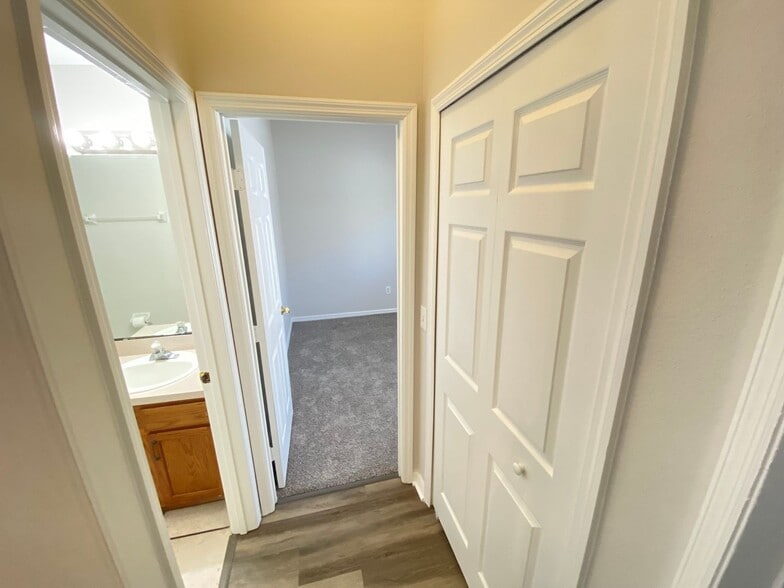 Building Photo - 132 Rose Hill Trail