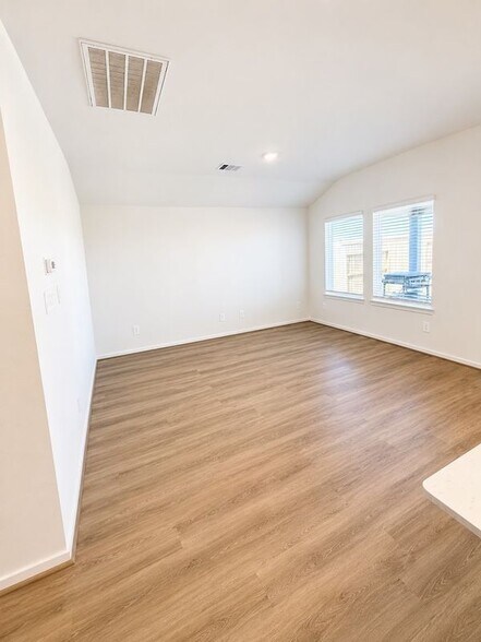 Building Photo - 8210 Blackwell Cv Dr