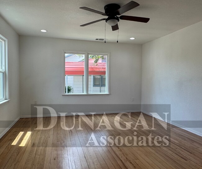 Building Photo - COMING SOON !!2 Bed/1 Bath Home.