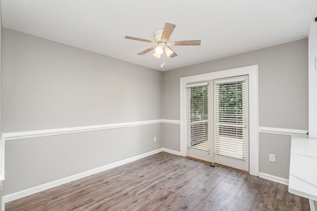 Building Photo - 10701 Houck Dr