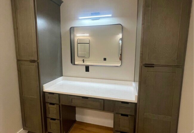 Building Photo - 1091 Dahl Rd