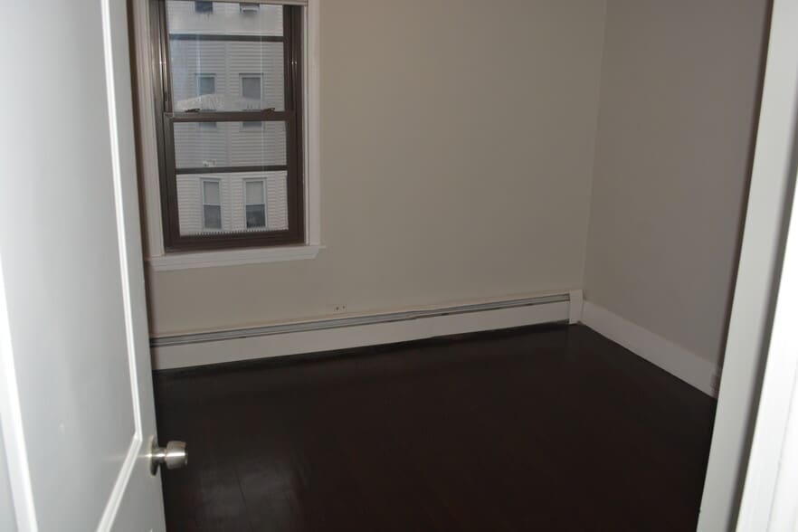Building Photo - 49 Lynch St