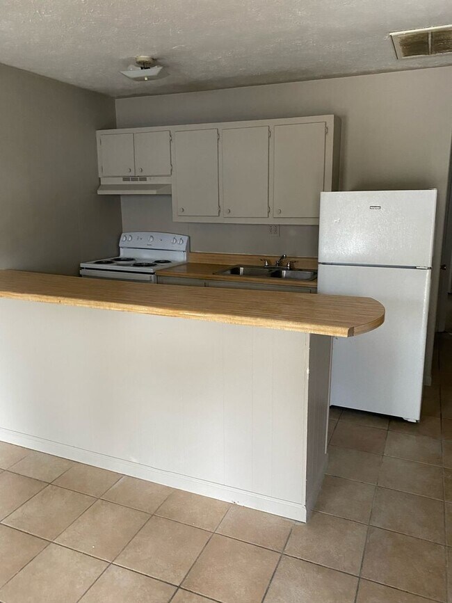 Building Photo - Monthly Paid Rent