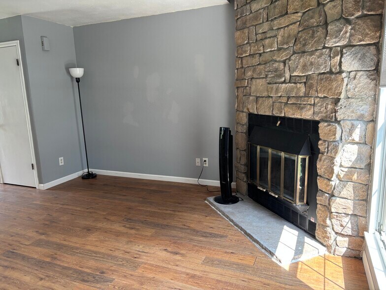 Building Photo - 3131 S Estes St