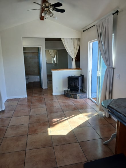 Building Photo - 550 Madera Ave