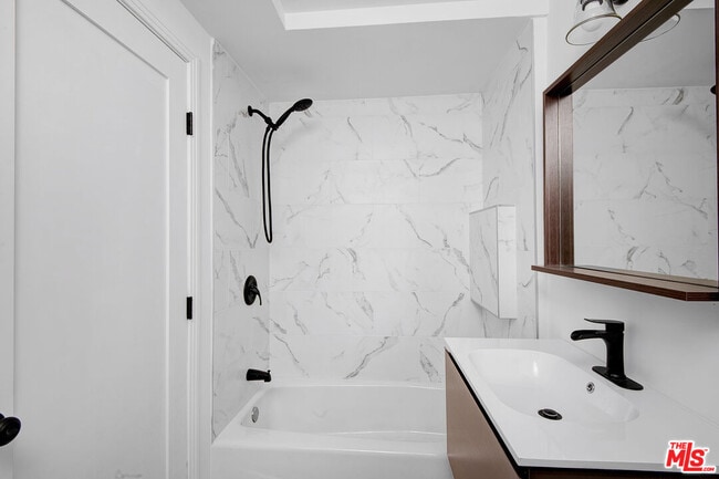 Building Photo - 1610 S Beverly Glen Blvd