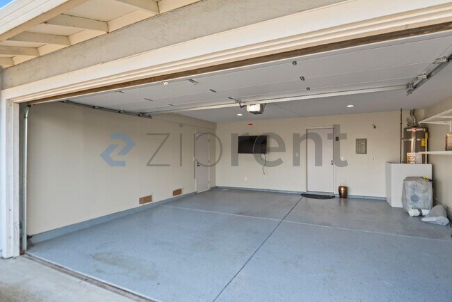 Building Photo - 33739 Slender Ct