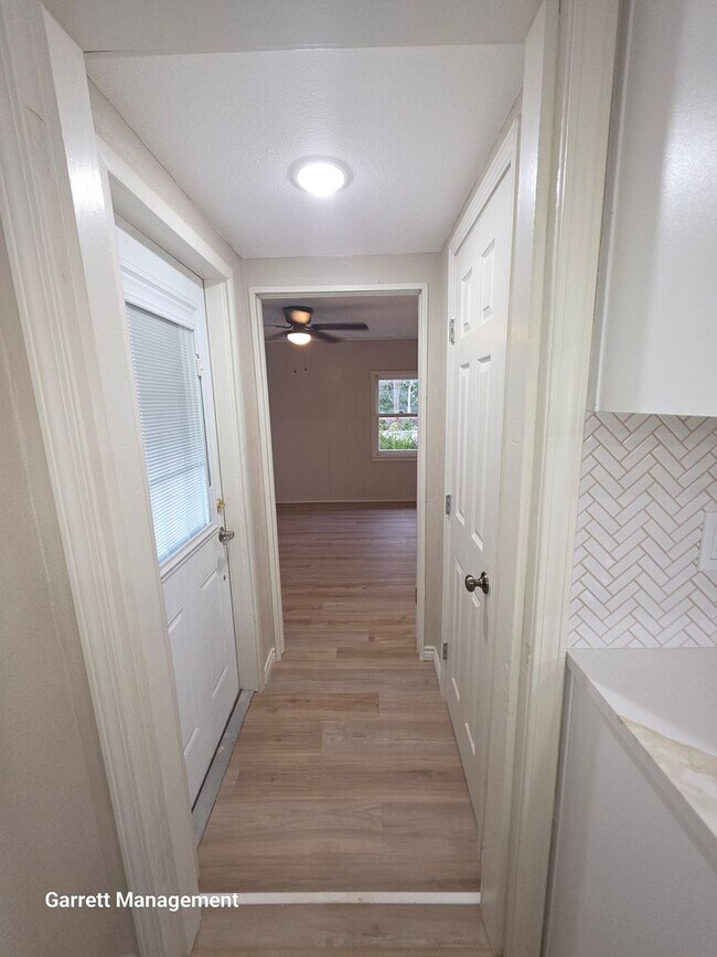 Building Photo - 3/2 Remodeled Home in Lampasas
