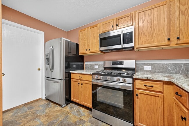 Building Photo - 2034 Wooded Oaks Dr