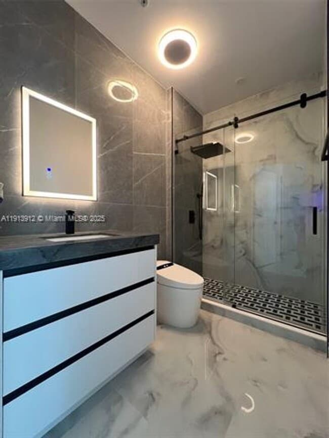 Building Photo - 7910 Harbor Island Dr