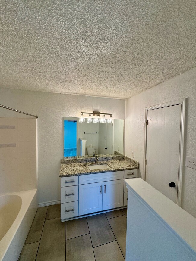 Building Photo - 2304 Corral Dr