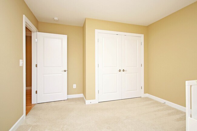 Building Photo - Spacious Downtown Home Convenient to UVA Medical Center