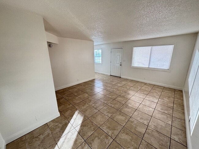 Building Photo - Charming 2Bed/1Bath ground floor apartment located in North Las Vegas- Move in Special- $300 Off ...