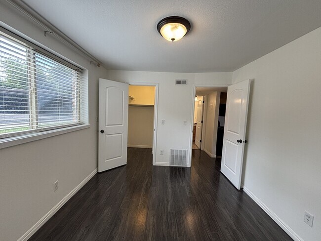 Building Photo - 5700 S 900 E