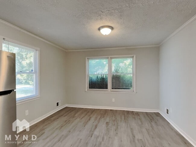 Building Photo - 1027 River Bend Ct