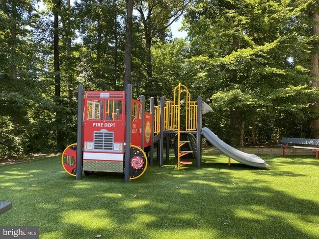 Building Photo - 5306 Sandyford St