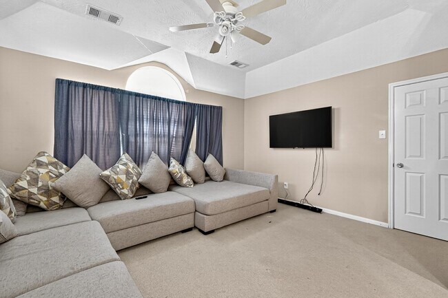 Building Photo - 2506 Parkhaven Dr