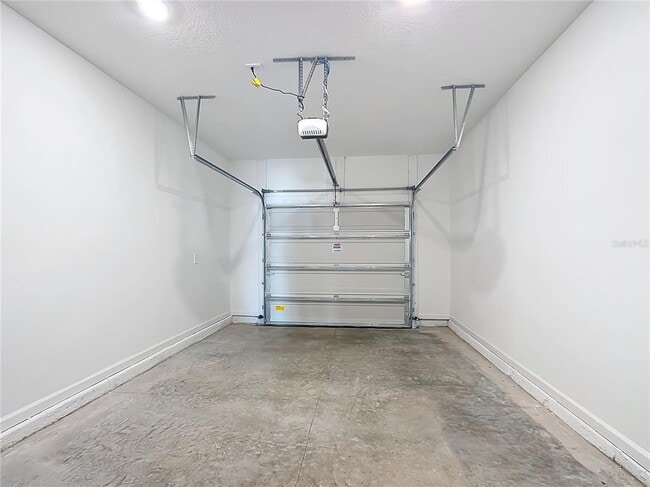 Building Photo - 4950 SW 81st Lp