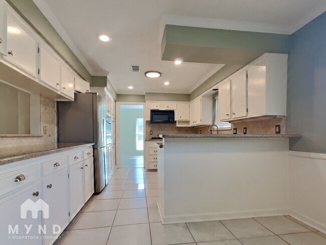 Building Photo - 4003 Highknoll Ln