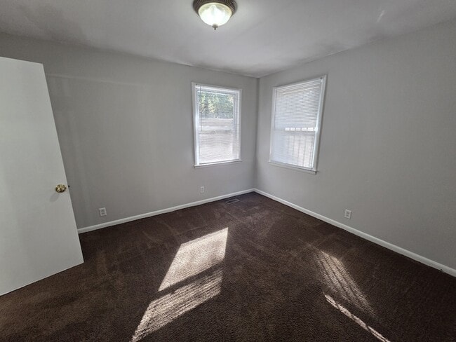 Building Photo - 297 McGavock Pk